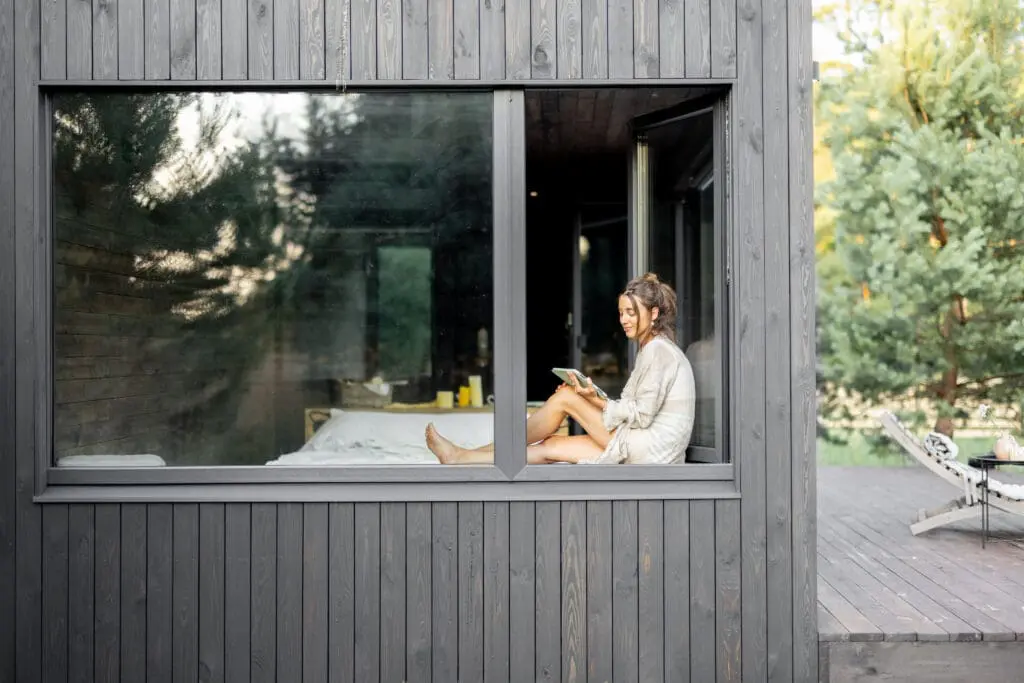 Modular home facade and window